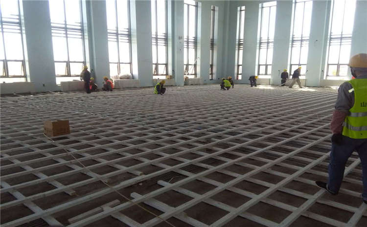 五角楓木地板籃球場生產(chǎn)廠家