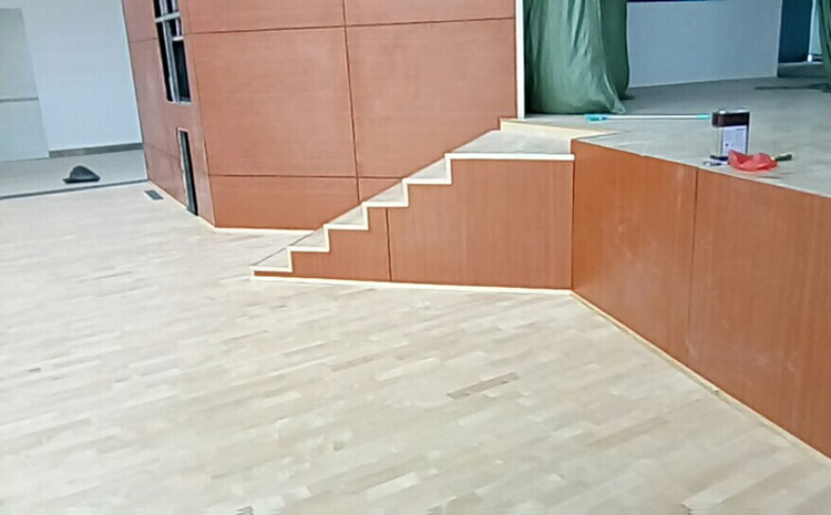 濟(jì)南楓樺木體育木地板是多少錢