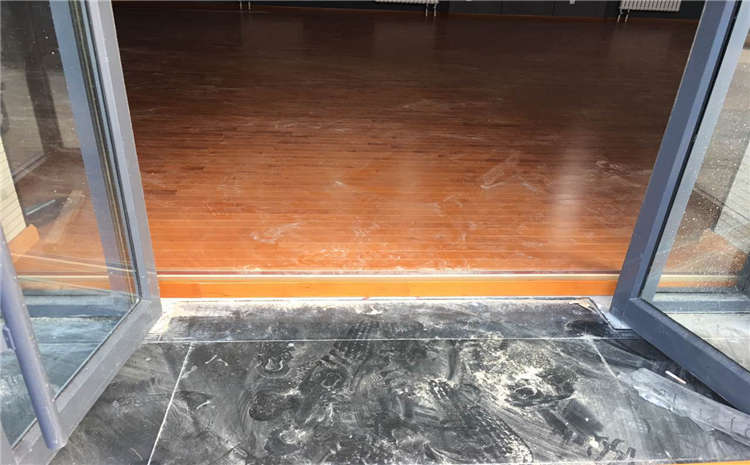 云南硬木企口體育場(chǎng)地板施工