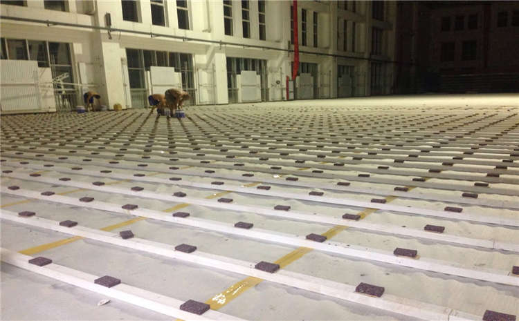 俄勒岡松羽毛球館木地板怎么翻新？