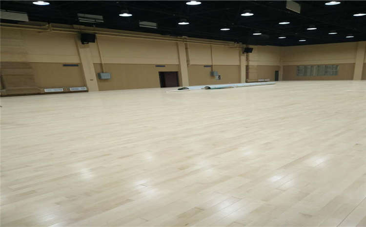 訓(xùn)練館體育木地板哪個(gè)好