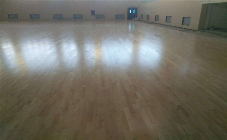 松木體育館木地板怎么保養?
